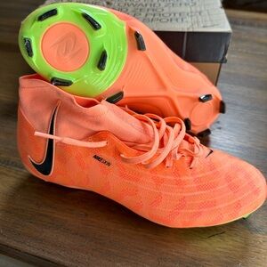 Nike Phantom Luna NU Firm Ground Soccer Cleats. Men’s 6 Women’s 8